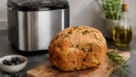Olivenbrot im Brotbackautomat: mediterranes Gewuerzbrot